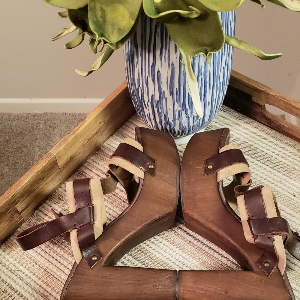 Steve Madden sandal.